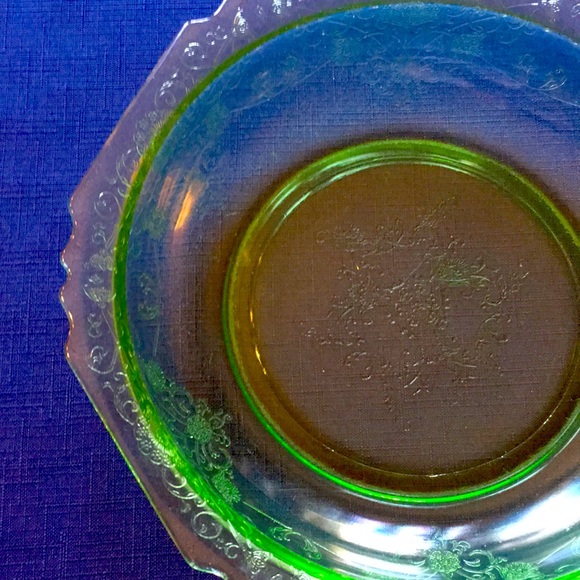 Green Florentine Depression Glass Berry Bowl - Picture 9 of 10